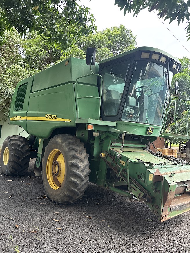 Colheitadeira 9750